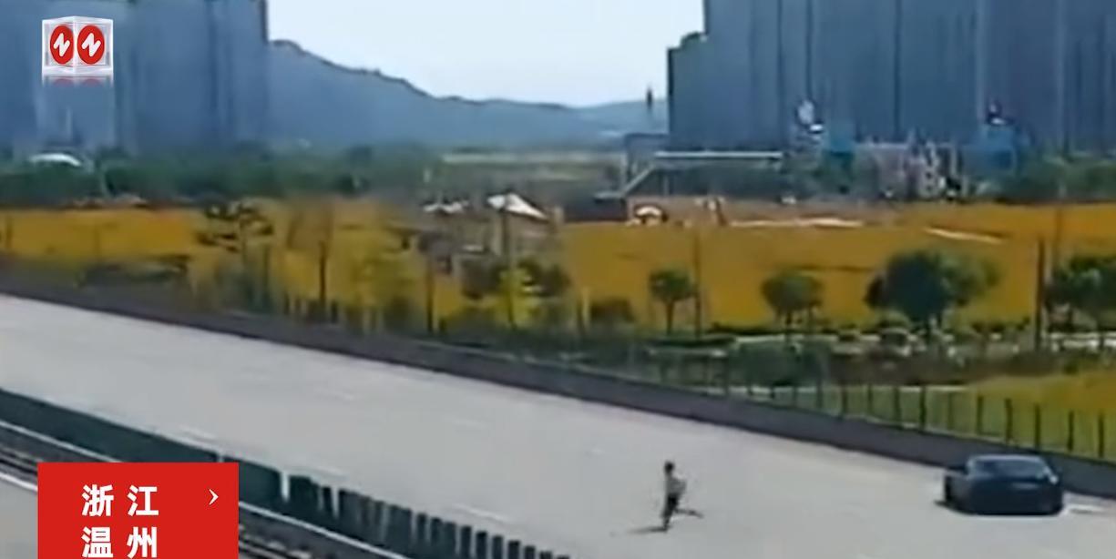 “离了个大谱！”9月8日，浙江温州，一妻子在高速上和丈夫吵架，突然情绪激动打开车