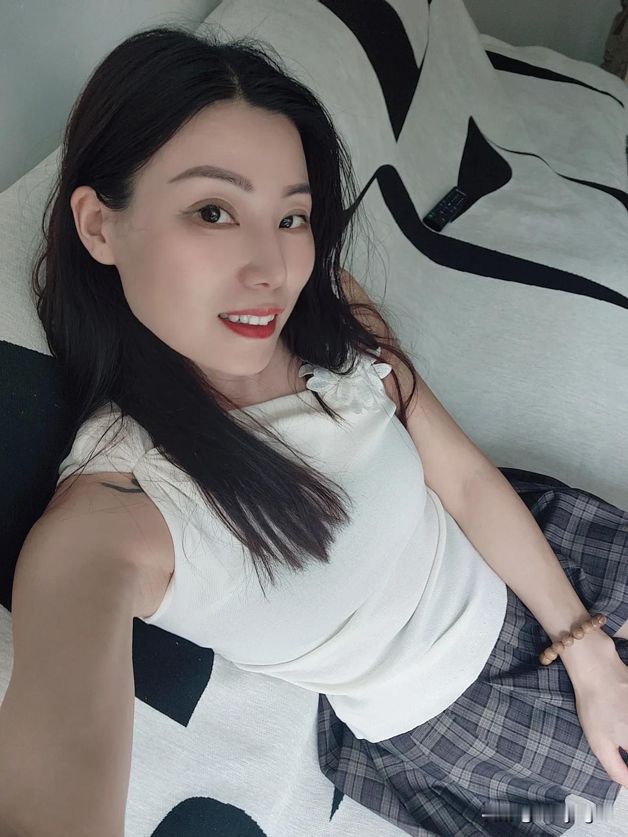 享受在老家慢生活的节奏，早安吖🌞记录自己的点点滴滴可甜可酷可温柔只想被宠