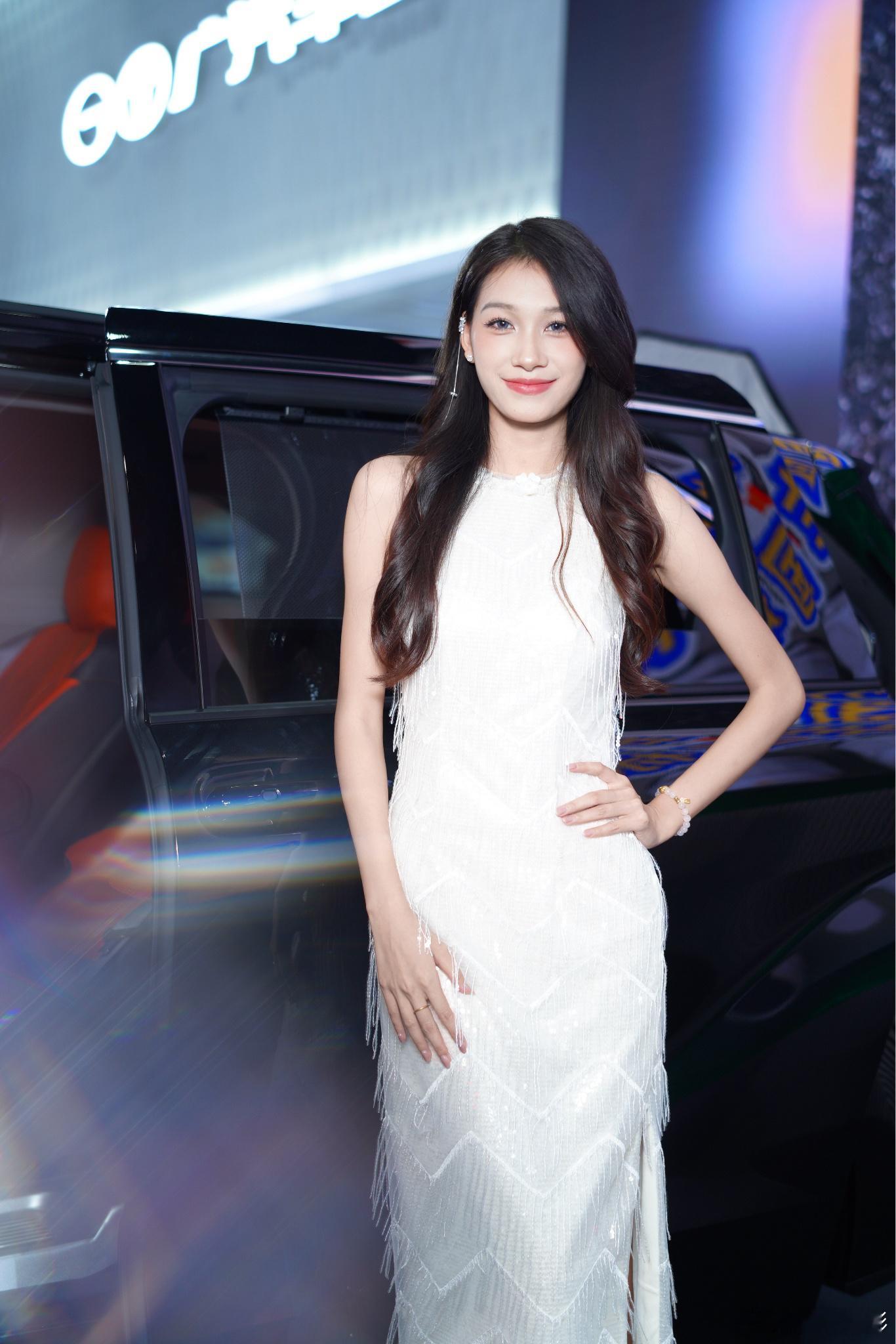 模特返片宝藏摄影博主推荐计划模特：于芊芊活动：广州车展｜华南国际车展备注：拍照