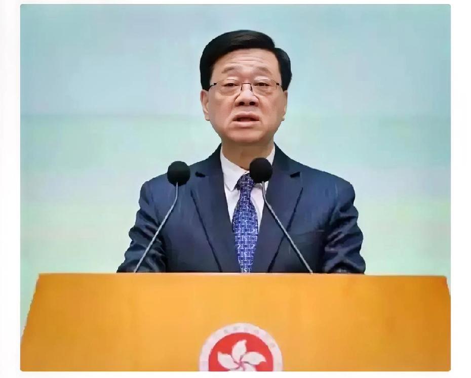 兜兜转转这么多年，香港总算想明白了香港意识到单打独斗行不通了，决定跟着国家一