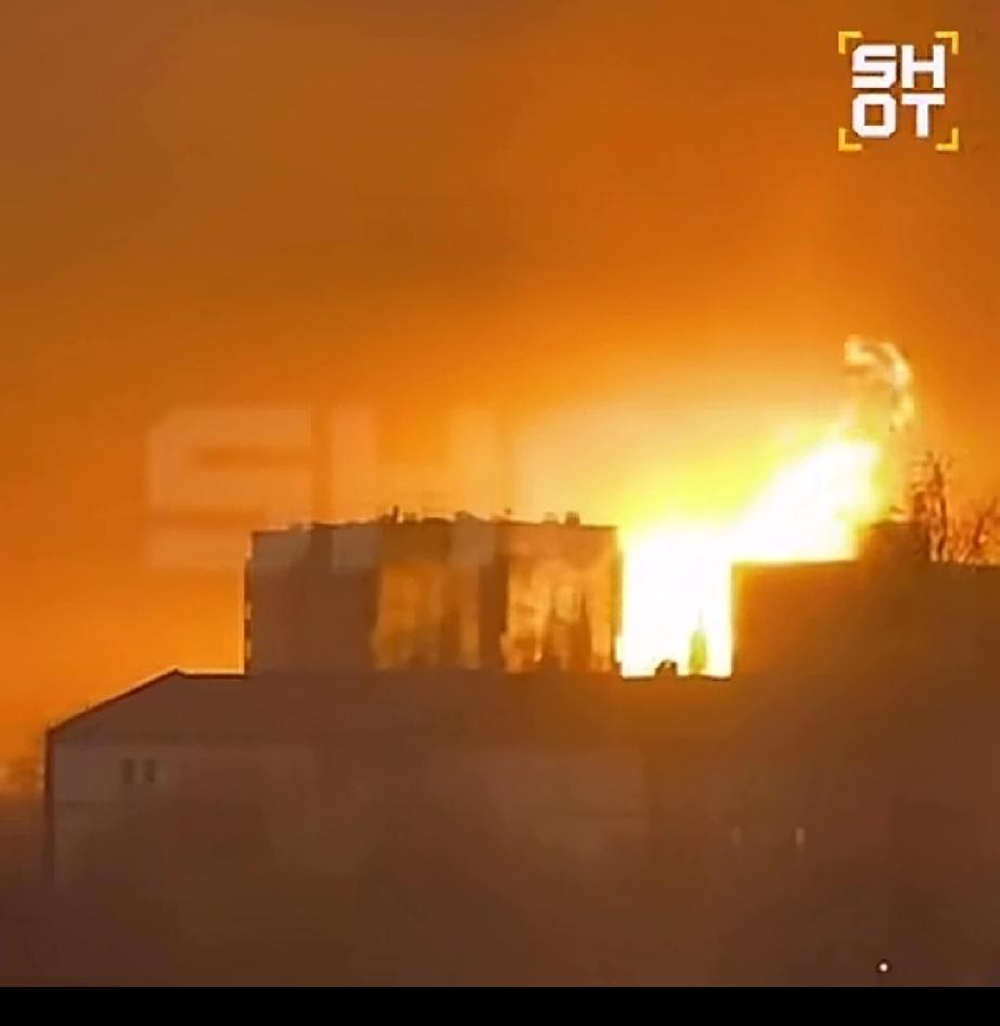 俄罗斯鄂木斯克州发生天然气管道泄漏爆炸事故。那熊熊烈火乍一看，宛如原子弹爆炸后升