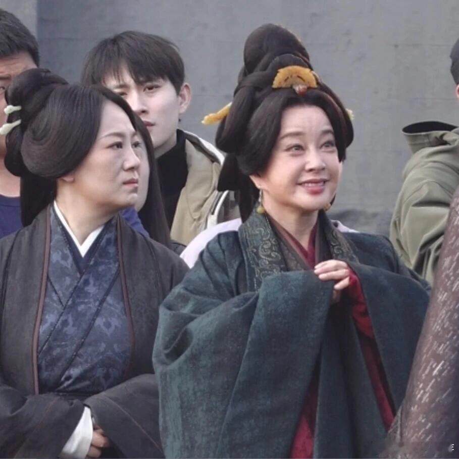 在《折腰》里，苏娥皇被魏劭割鼻流放，这如惊雷般的情节，让小乔看清徐夫人的狠辣算计