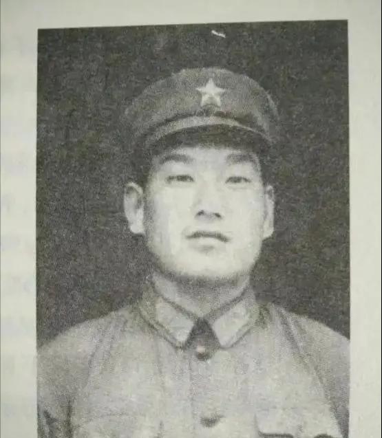 2013年，退伍军人韩维民去麻栗坡烈士陵园给战友王悦发扫墓，负责管理的张园长告诉