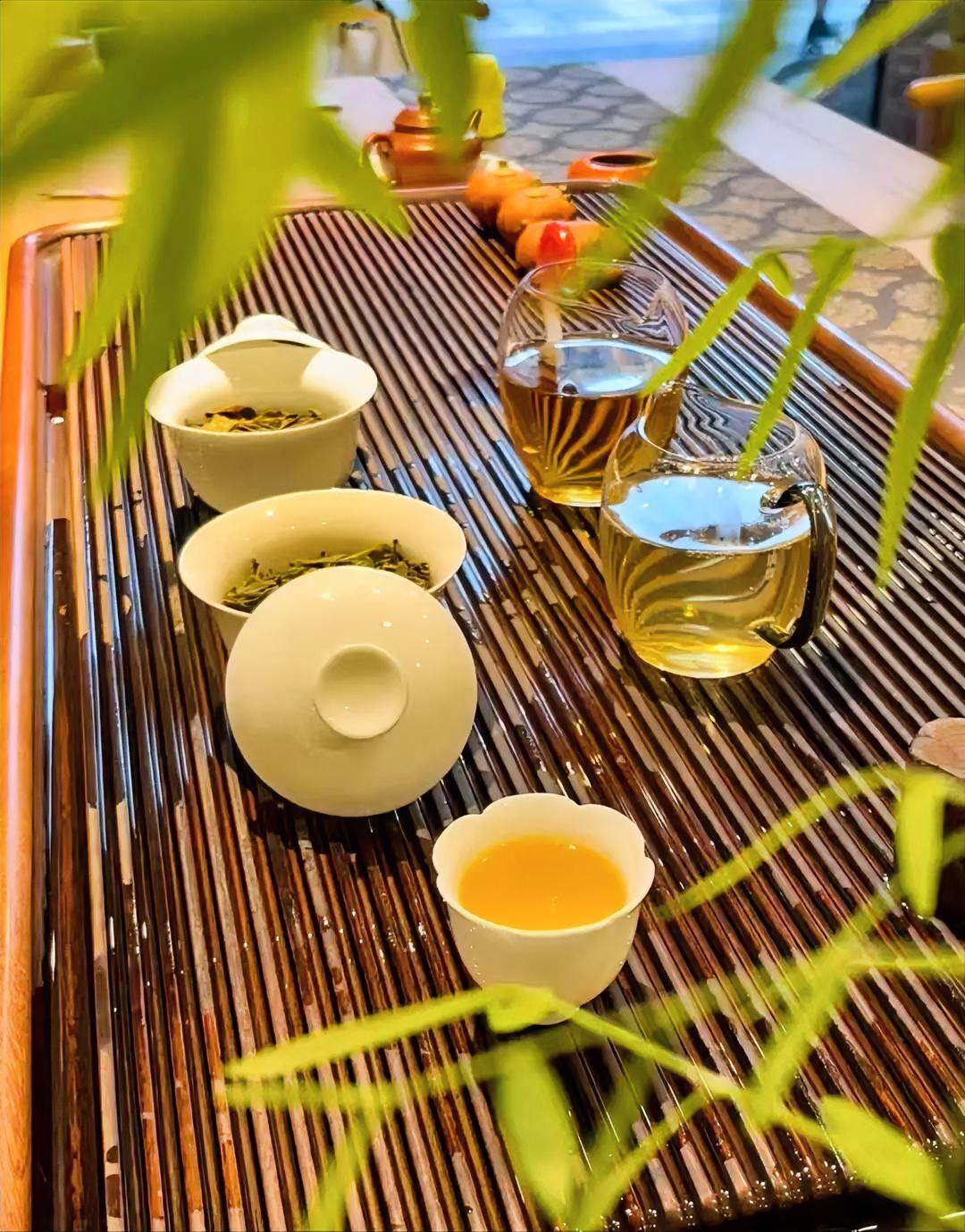 老人言，人生八不贪：1．贪财的人都短命。2．贪吃的人都有病。3．贪权的人难