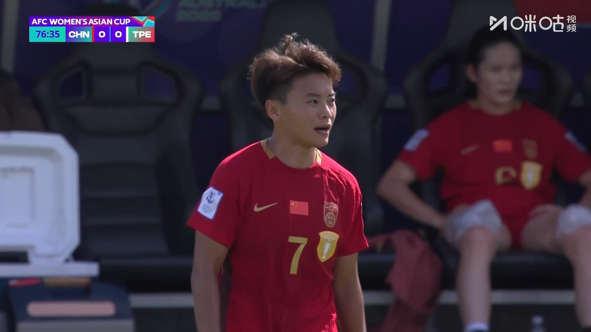 #王霜黄牌#王霜冲撞门将吃到黄牌，累计黄牌，下一场将停赛！#王霜下一场停赛##看