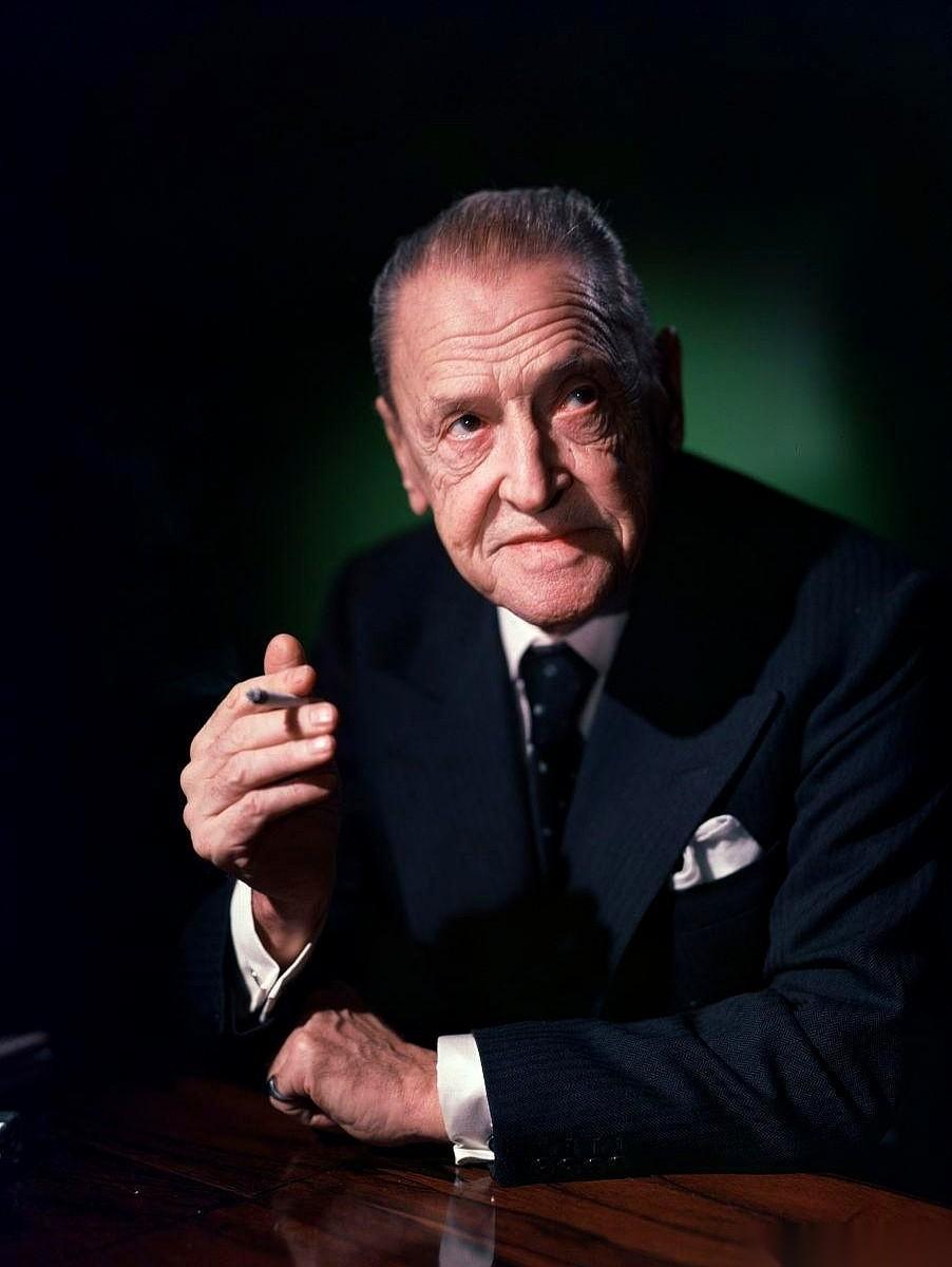 我发现现在的人，好像都得了一种“明天就完蛋”的病。一个个明明才二三十岁，活得跟