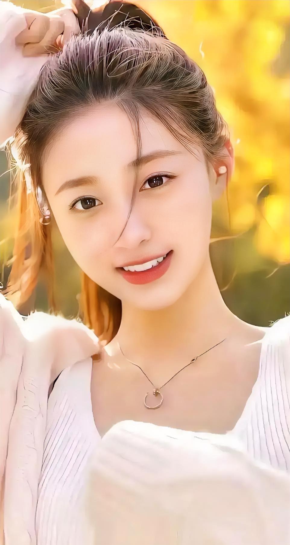 女人主动“撩”你的10个信号！你看懂了吗？女人悄悄“撩”你时，那十个藏不住的小动