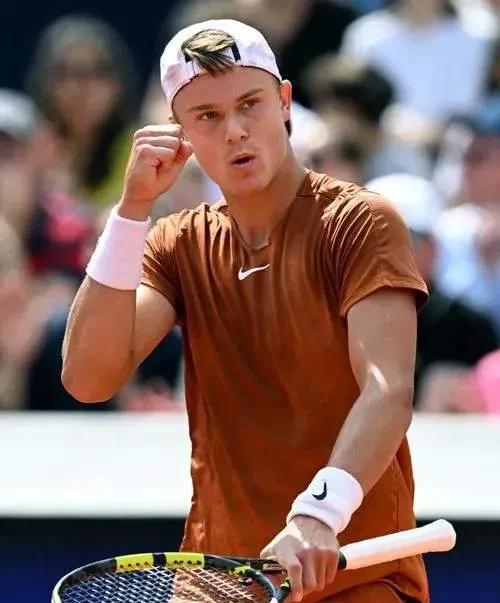 ATP1000辛辛那提大师赛男单第四轮，鲁内对阵蒂亚福，在6-4、3-1领先的情