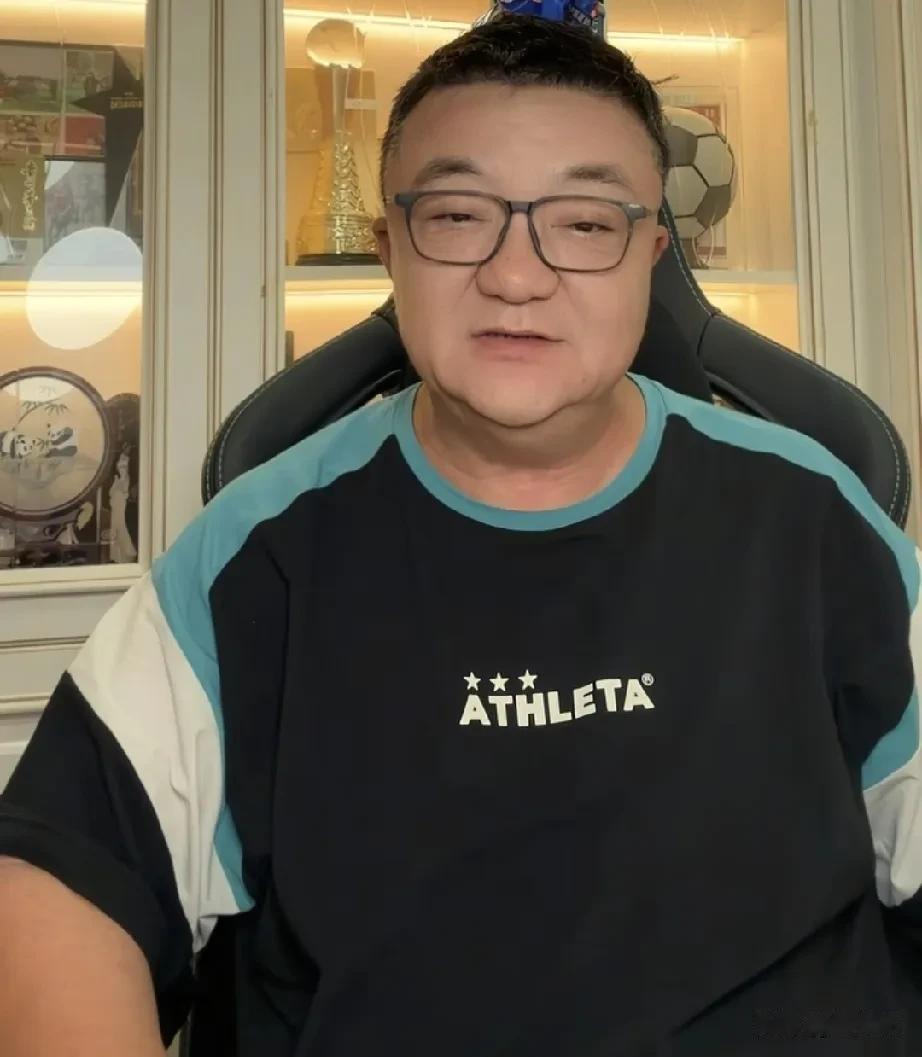 董路说，日本足球也到头了，为什么全国只有他敢说日本足球到头了？因为过去九年，董路