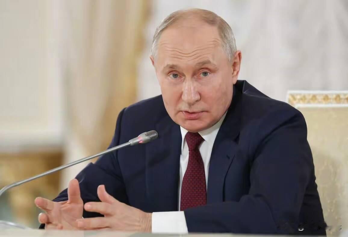 情况失控！榛树导弹击中利沃夫仅数小时，英法德三国领导人火速连线，捷克外长车厢里刚