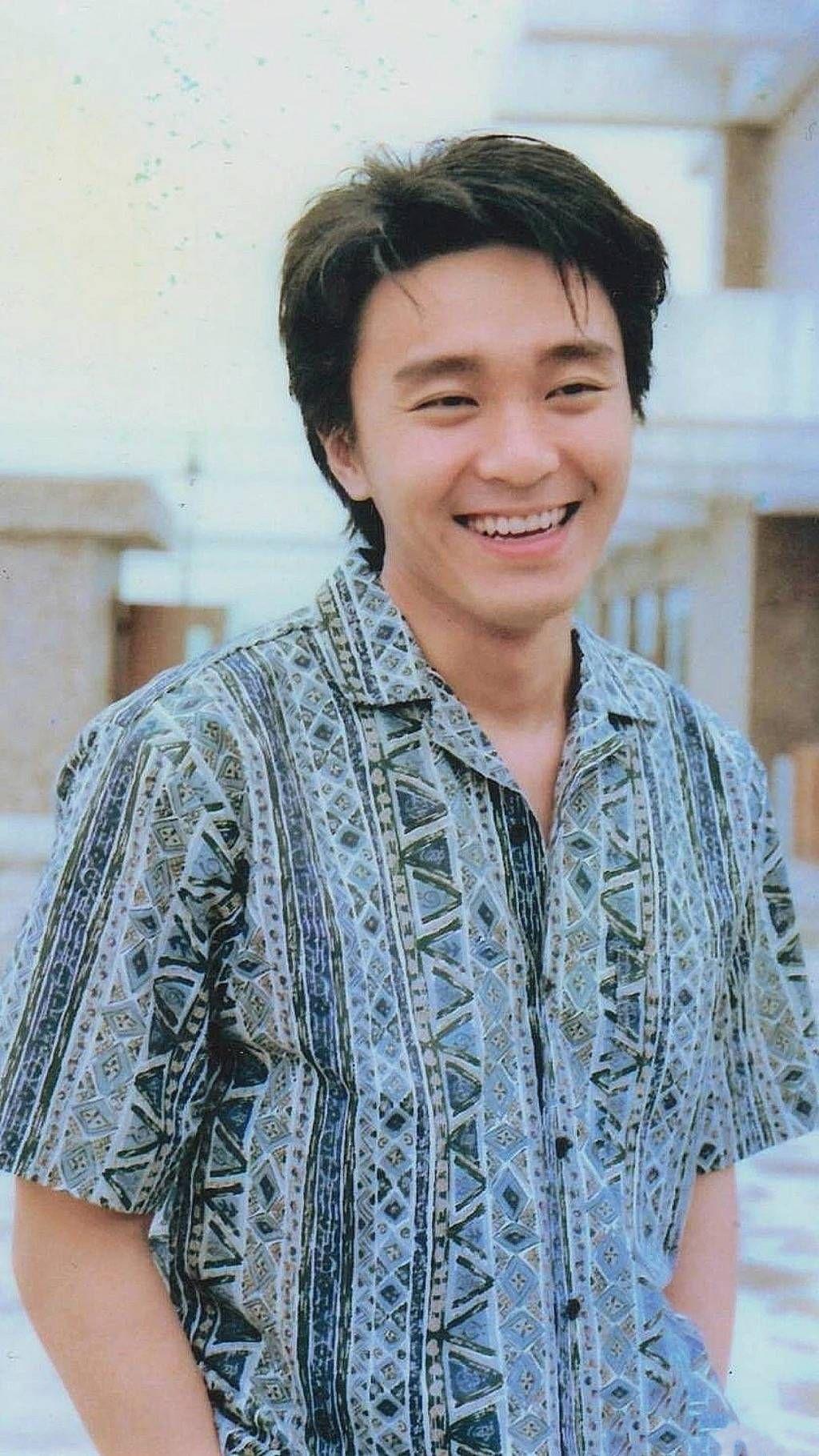在小女儿的提议下，我们父女三人去小区旁边的电影院看了《功夫女足》！这是大导演周