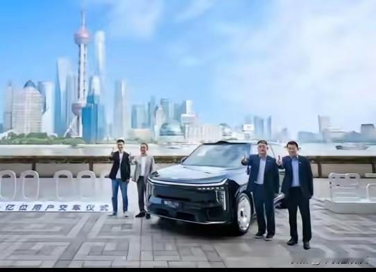 纠结新能源车怎么选？比起花哨内饰、表面配置，我选车优先看整车核心硬件，智己打造的