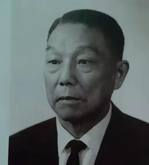 重庆解放前，我党派人联系四川军阀杨森，并提出了4个要求。杨森表示：我只能保证我的