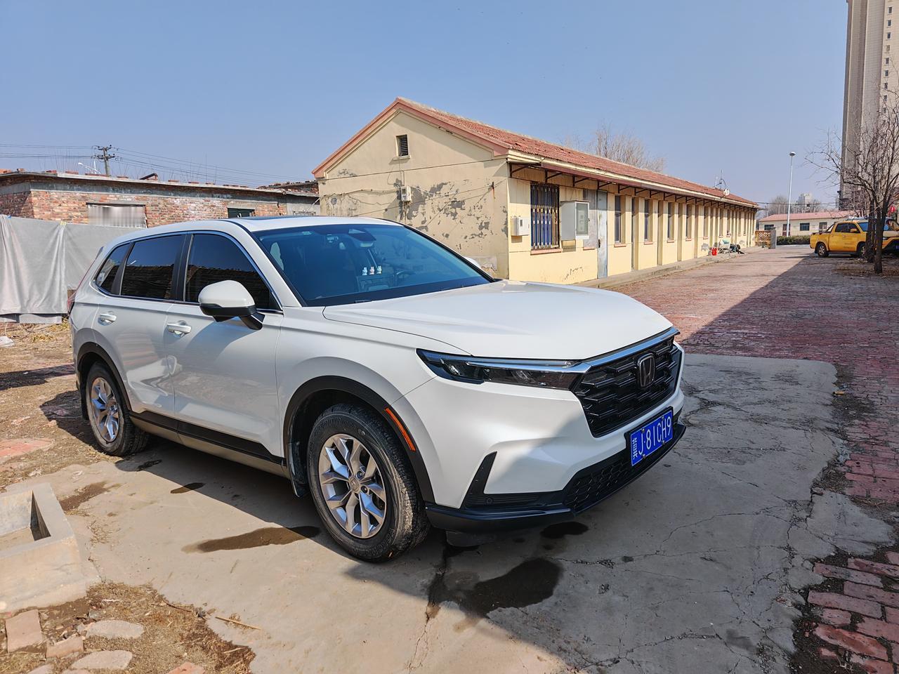 我是2023年的时候买的本田CR-V，是纯油的1T版本，当年落地要20万，想想就