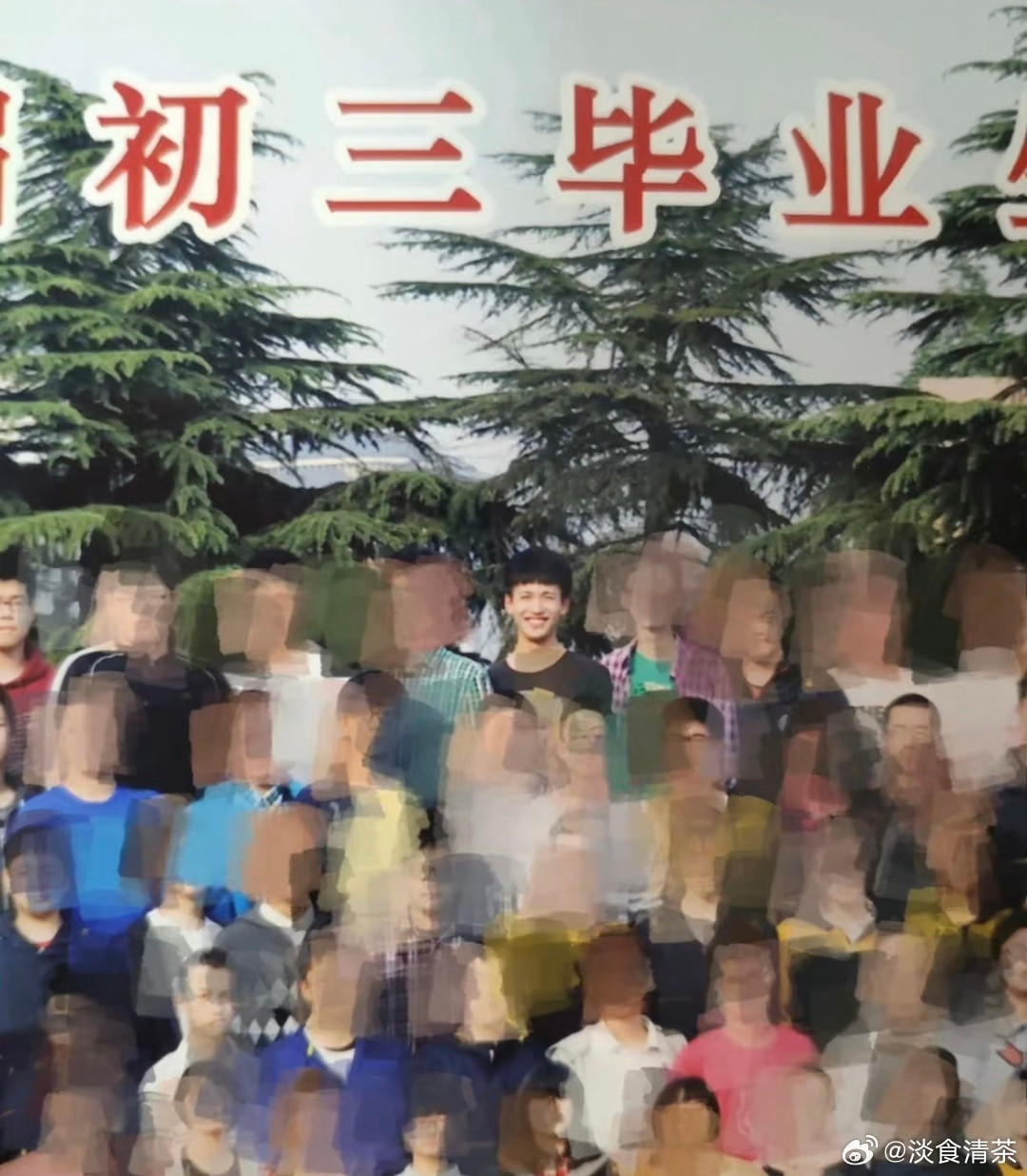 初三也没比同龄人高多少，高中长个的吧张凌赫张家玮