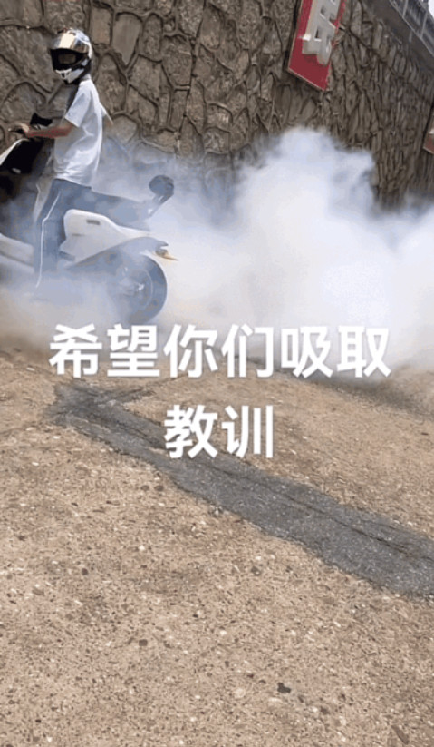 他们怎么也不会想到，过了不久，他们会命丧于眼前的这堵墙。湖南益阳，两初中学生