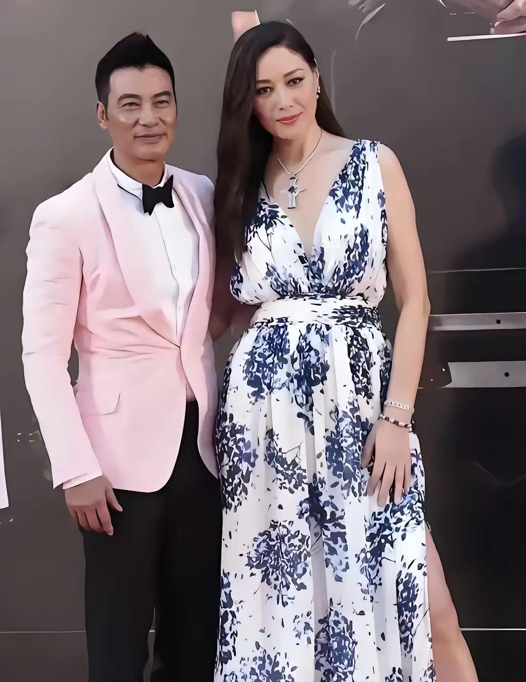68岁任达华，拍过300多部戏，全球20多套房产，全写老婆琦琦一个人的名字。