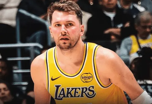 NBA常规赛，湖人106-128不敌活塞。本场比赛，湖人队球员卢卡-东契奇出场