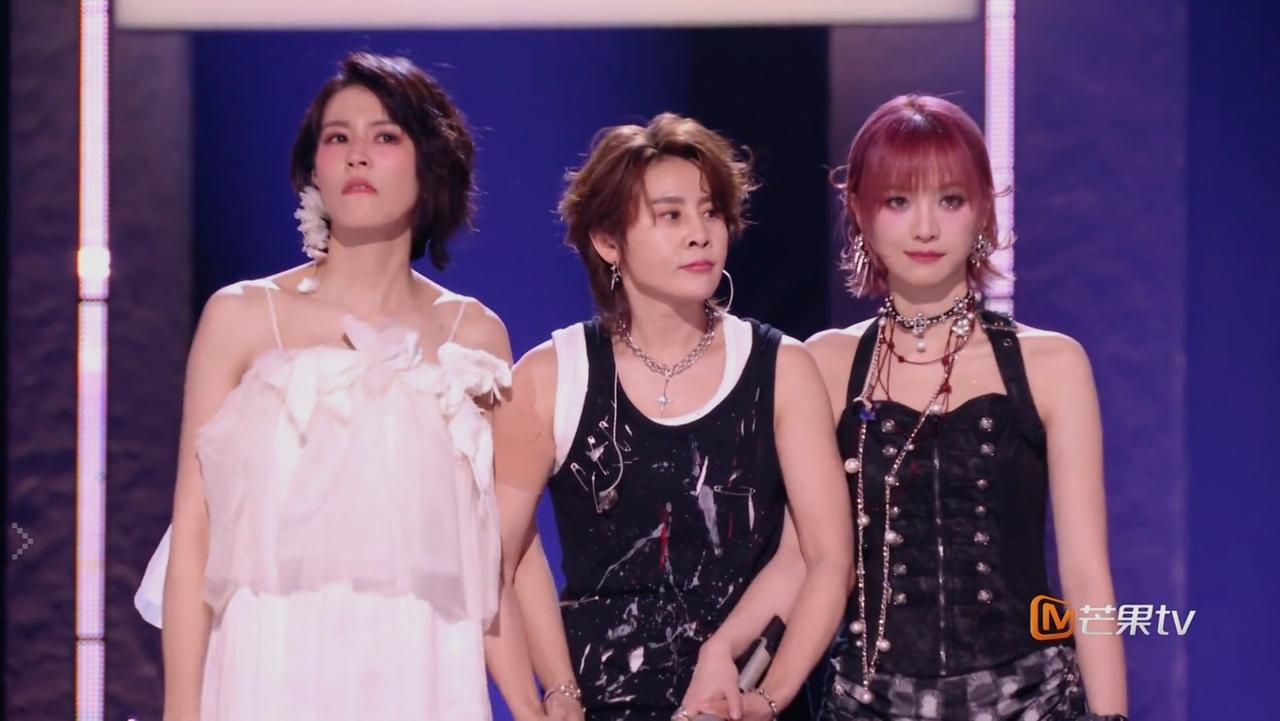 曾沛慈问王濛，浪姐真的会把黎明请来吧？王濛的回答很智慧。她说当年上厕所那个梗早