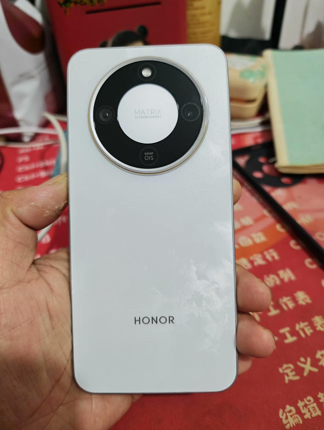 荣耀X70单品销量登顶，实力圈粉！作为一款中端手机，它用颜值和体验征服了用户。刚