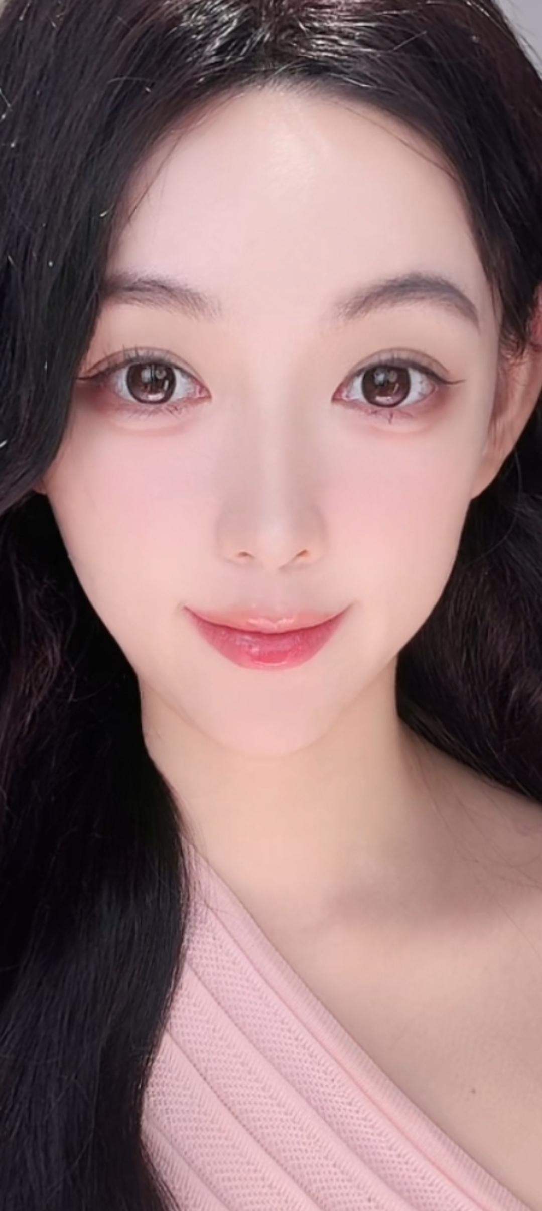 这位小姐姐笑起来好甜啊！