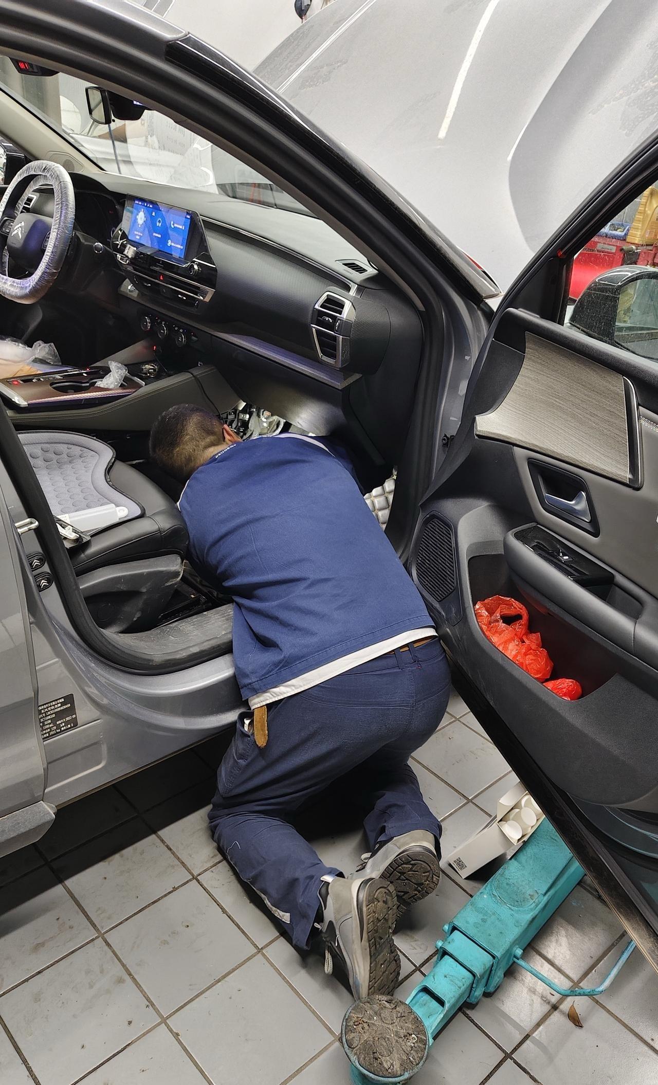 今天想跟大家分享一下我的凡尔赛C5X上个月的保养过程。我基本上是每六个月做一次