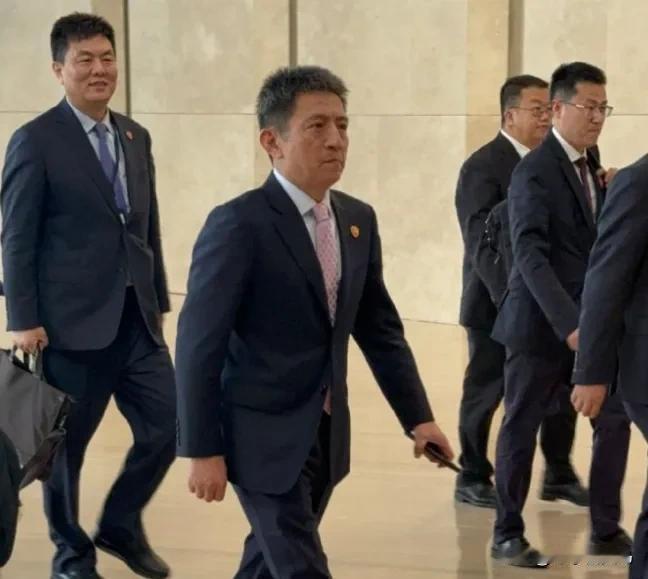 全世界只有中方敢这样!华尔街某报感慨,中方和白宫谈判几乎不让步!当地时间1