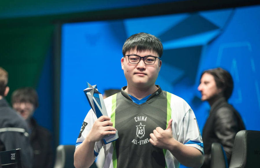 瘾太大了吧...Uzi韩服分数爆冲至700分，要知道乌兹21号才刚飞到上海，22