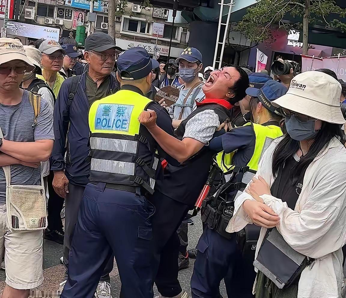 被美帝“抛弃”的青鸟的样子，看着确实很搞笑，不就是140亿的军售搁置了吗？其实青