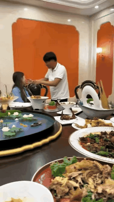 人家姑娘都喝了，你还喷啥