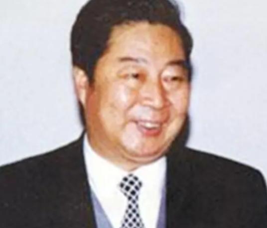 1990年，一位省委副书记的家遭遇盗窃，小偷翻遍了每个角落，最终带着战利品离开，