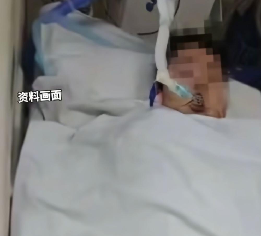 这个孩子的妈妈，已经崩溃了！自家10岁儿子，只是吃了一小块腊猪脚，竟被卡喉窒息，