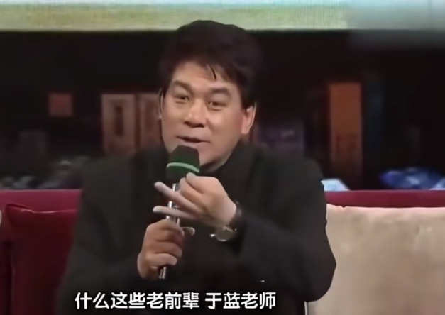 演员朱时茂说陈佩斯的扣是祖传的他老父亲陈强住院那会儿，好多老朋友都去看他，我也
