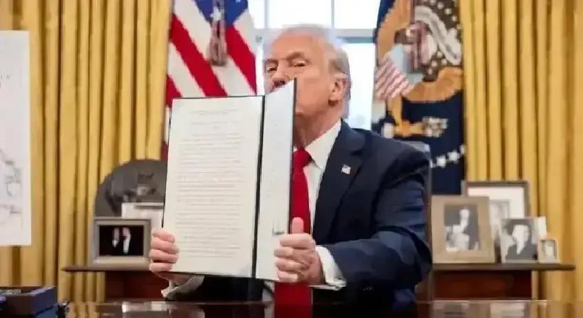 果不其然。美国白宫国家经济委员会主任凯文·哈西特突然宣布了：若最高法院裁决不