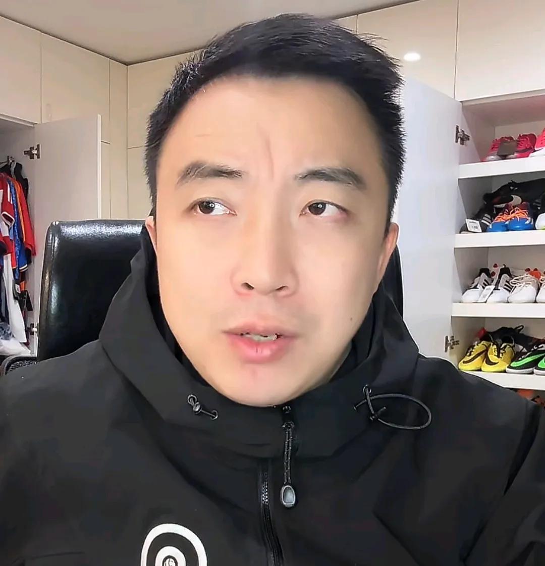 解说员袁甲在直播间爆了一个料。他表示,因为成都蓉城主场输给河南队导致提前无缘争