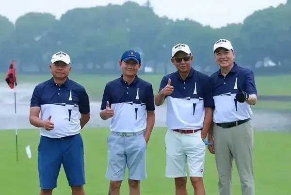 王志文墨镜一戴变成最帅的那个人了！