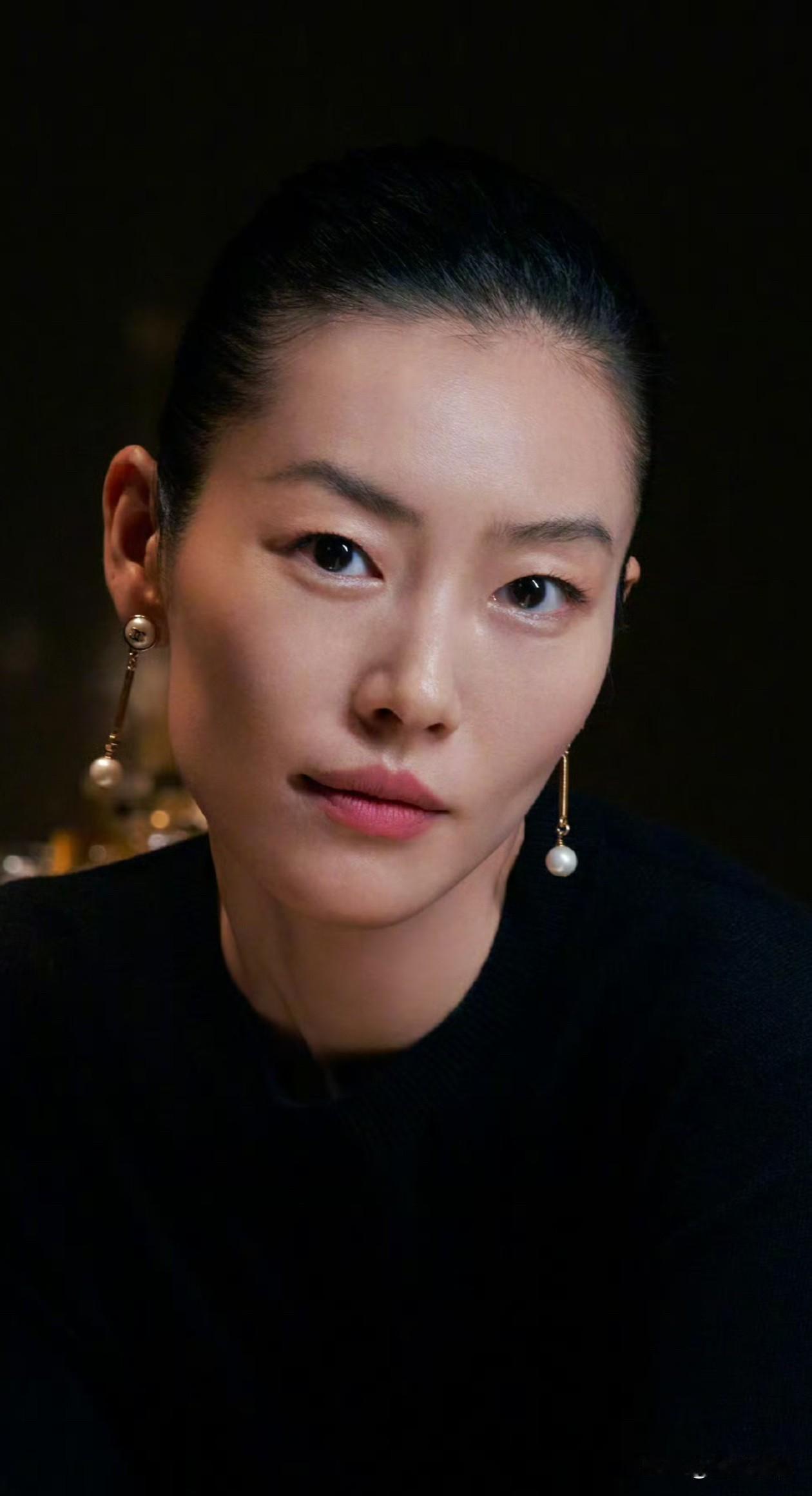 刘雯和井柏然真的适合在一块？细看面相都带着一层淡淡的苦相。哪怕镜头前习惯展露微笑