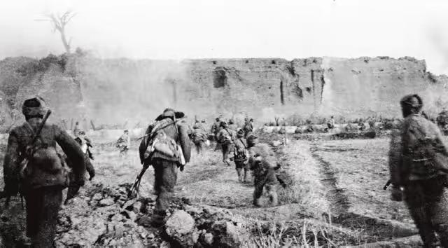 解放战争时，郑维山收到一封令人惊恐的电报，电文说：“中央军委并告郑维山，郑维山擅