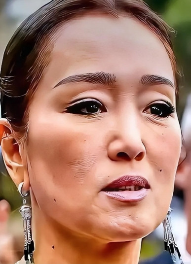 嘿，瞅瞅，这不是大明星巩俐嘛！不得不说，岁月真的不饶人呐，咱印象里那个风华绝代的