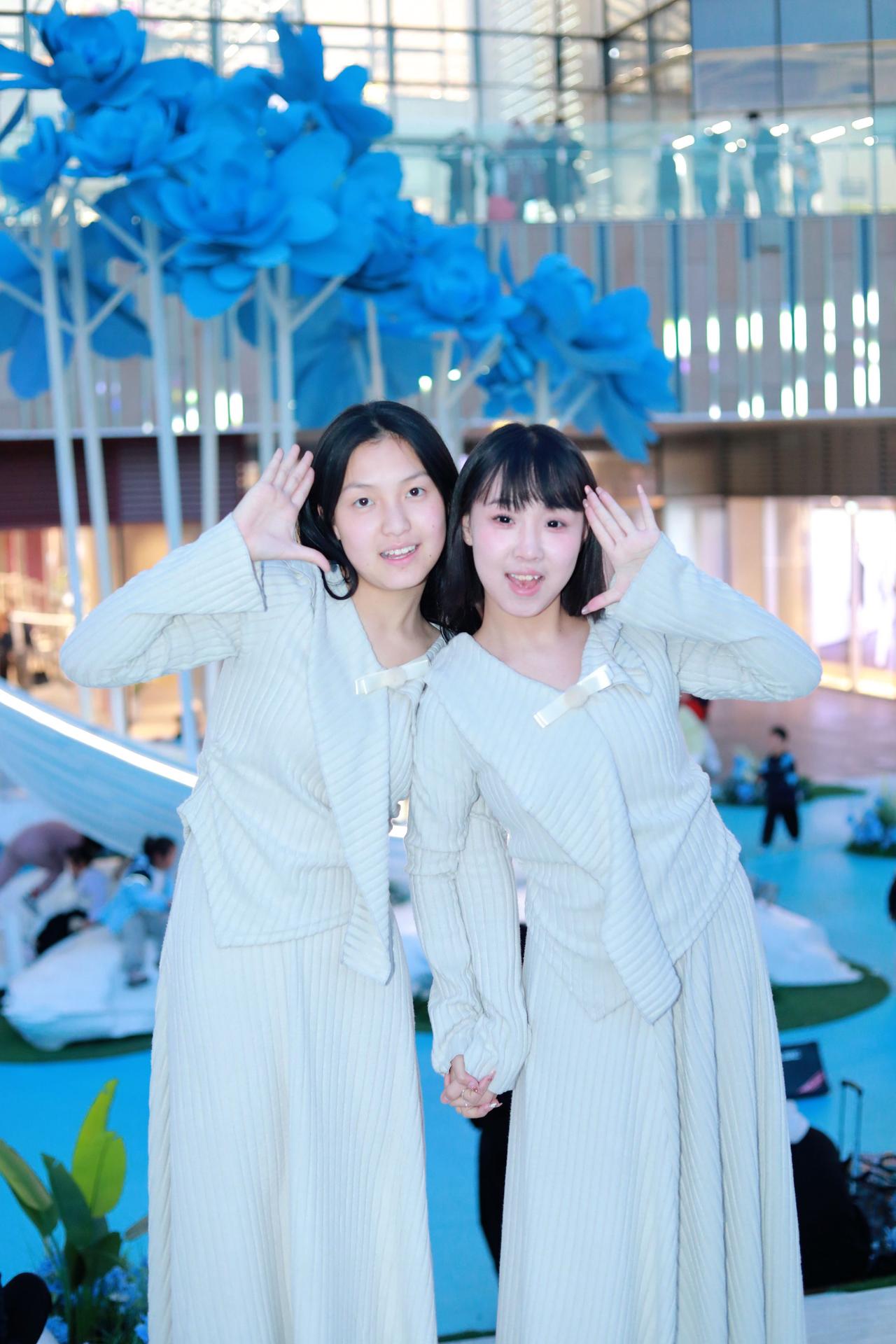 人像摄影约拍跟拍户外城市景观万象城春季人像我镜头里的美女原创原图直出照片