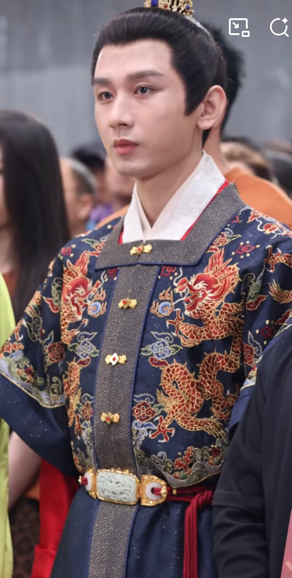 成毅现在弄的我越来越不敢认了真的很像那个。。​​​