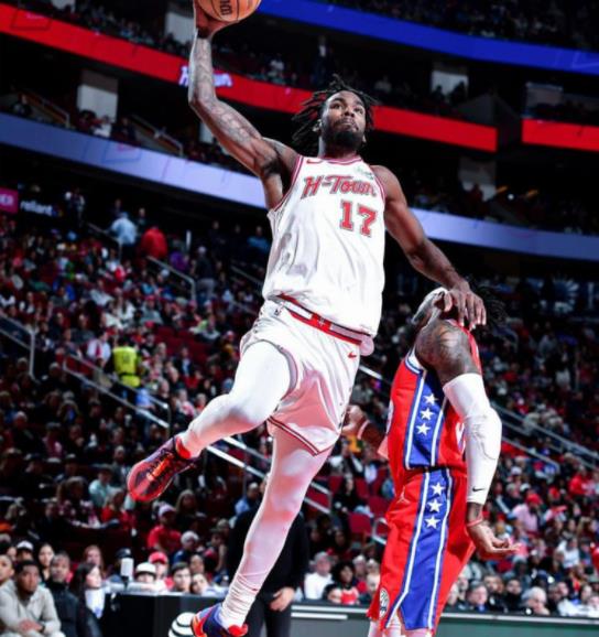 有消息称，伊森月底前将复出，为火箭队出战。一旦伊森复出，那火箭队的前场高度将陡然