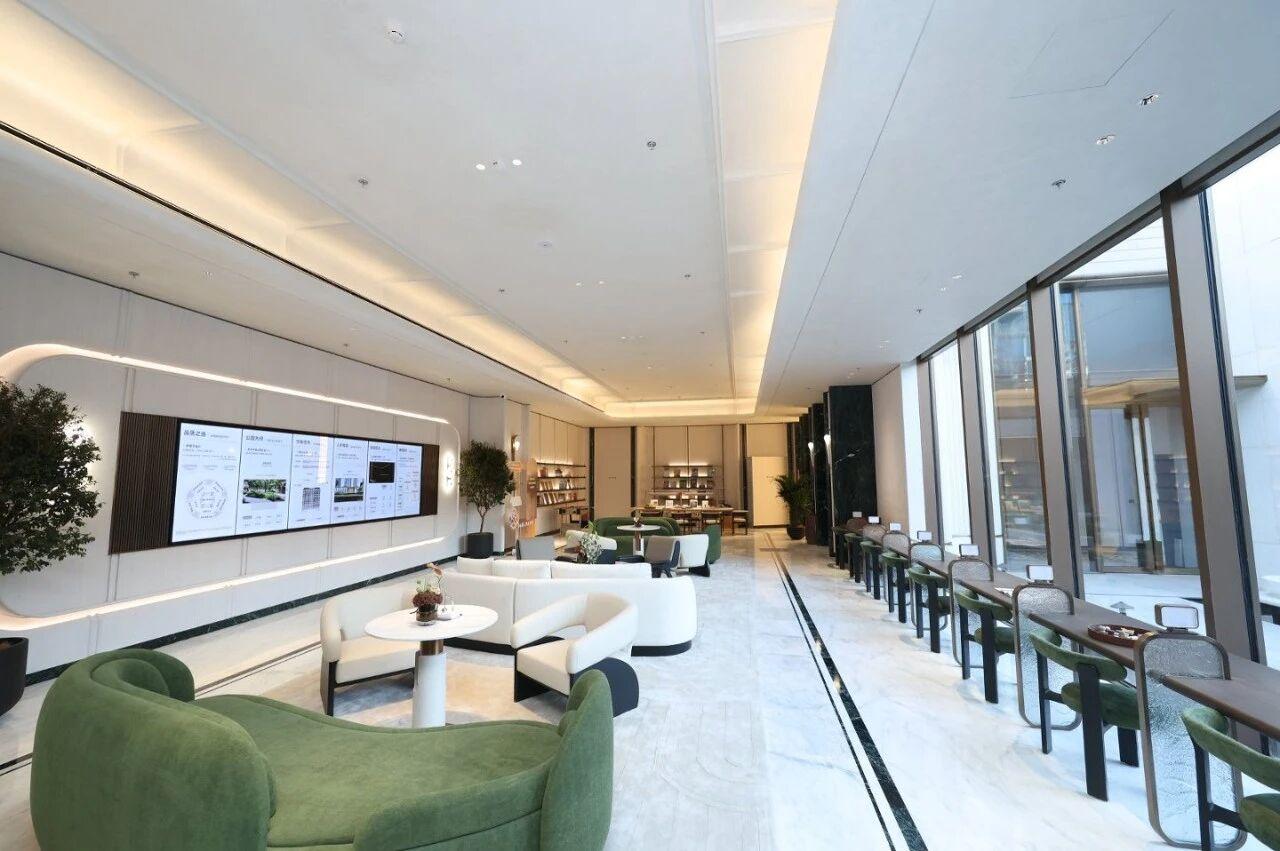 作为丰科园独一份的准现房项目：北京隅·西颂，园林和楼体都是实景，兑现了一座花园城