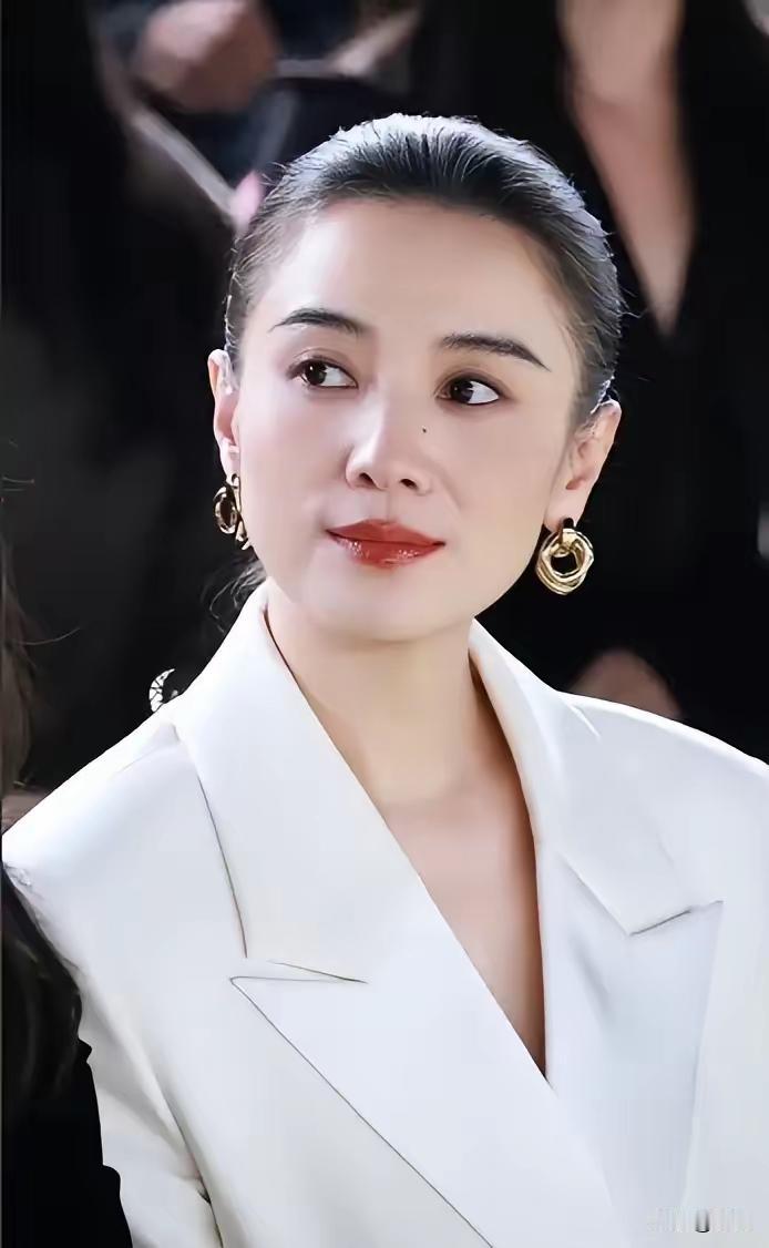 2023年，筹拍《山花烂漫时》，导演联系了多位女演员出演张桂梅，可全都一口拒绝，