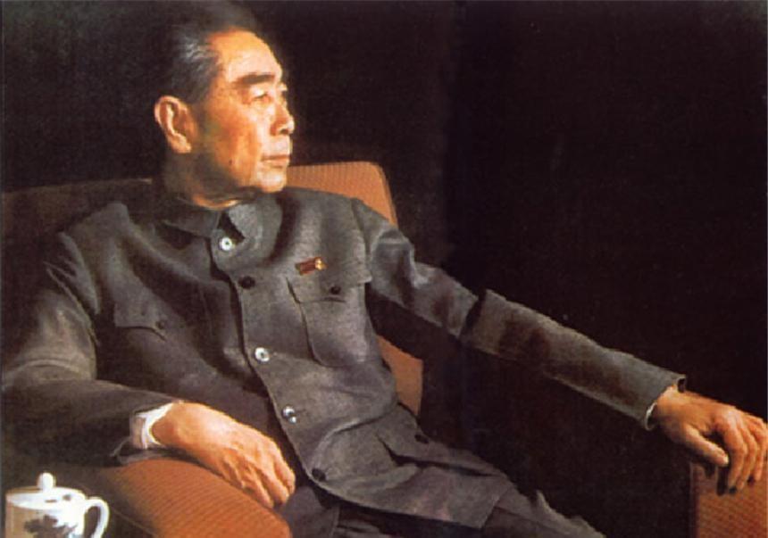 1976年周恩来总理病逝，毛主席含泪望天悲叹：恩来啊，你终究还是离开了我的身边