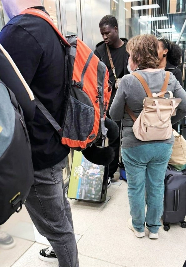 东体: 申花冬训或还有新面孔, 有照片显示盖耶疑似现身迪拜机场