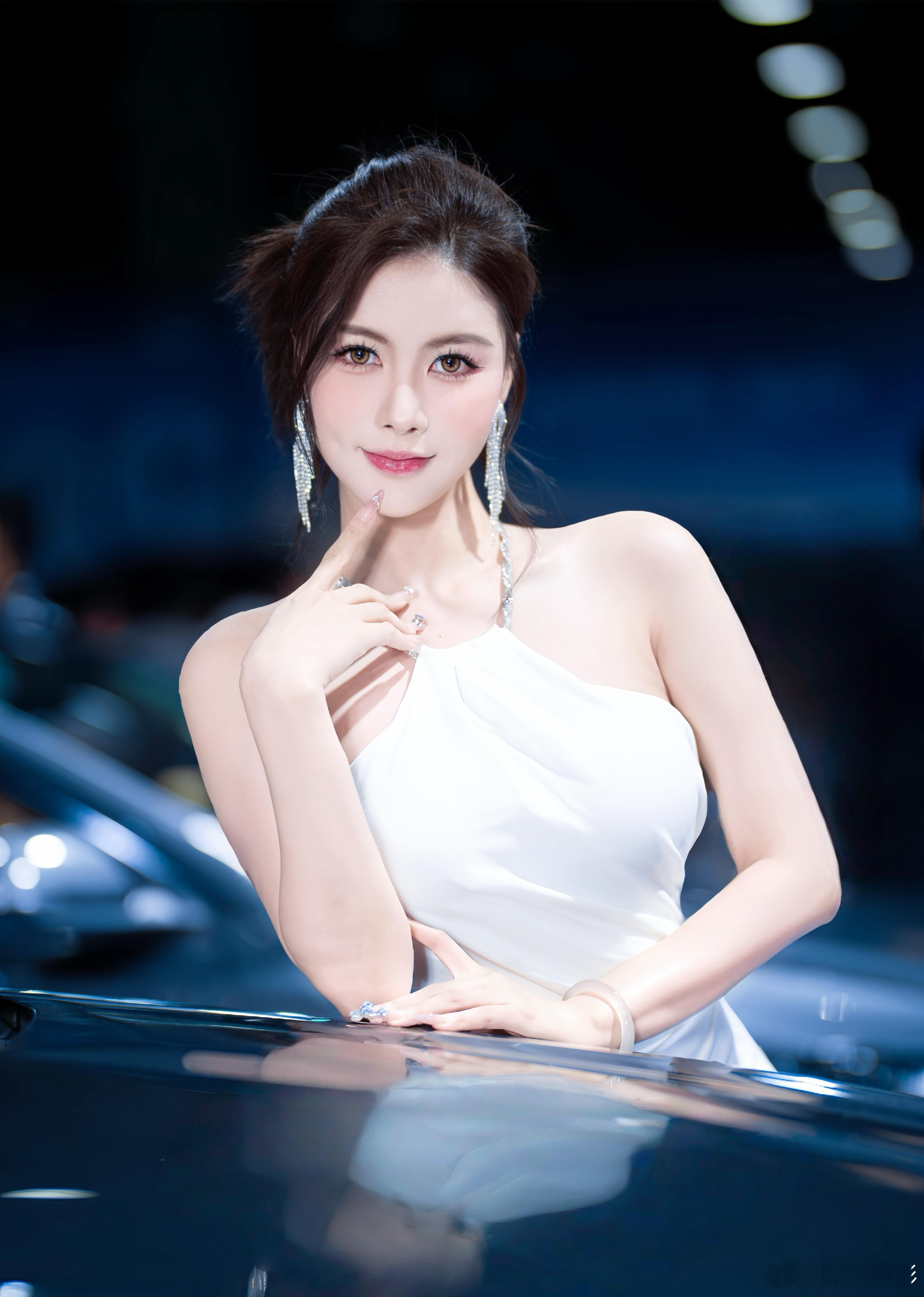 模特返片宝藏摄影博主推荐计划模特：麻雀活动：广州车展｜华南国际车展备注：拍照