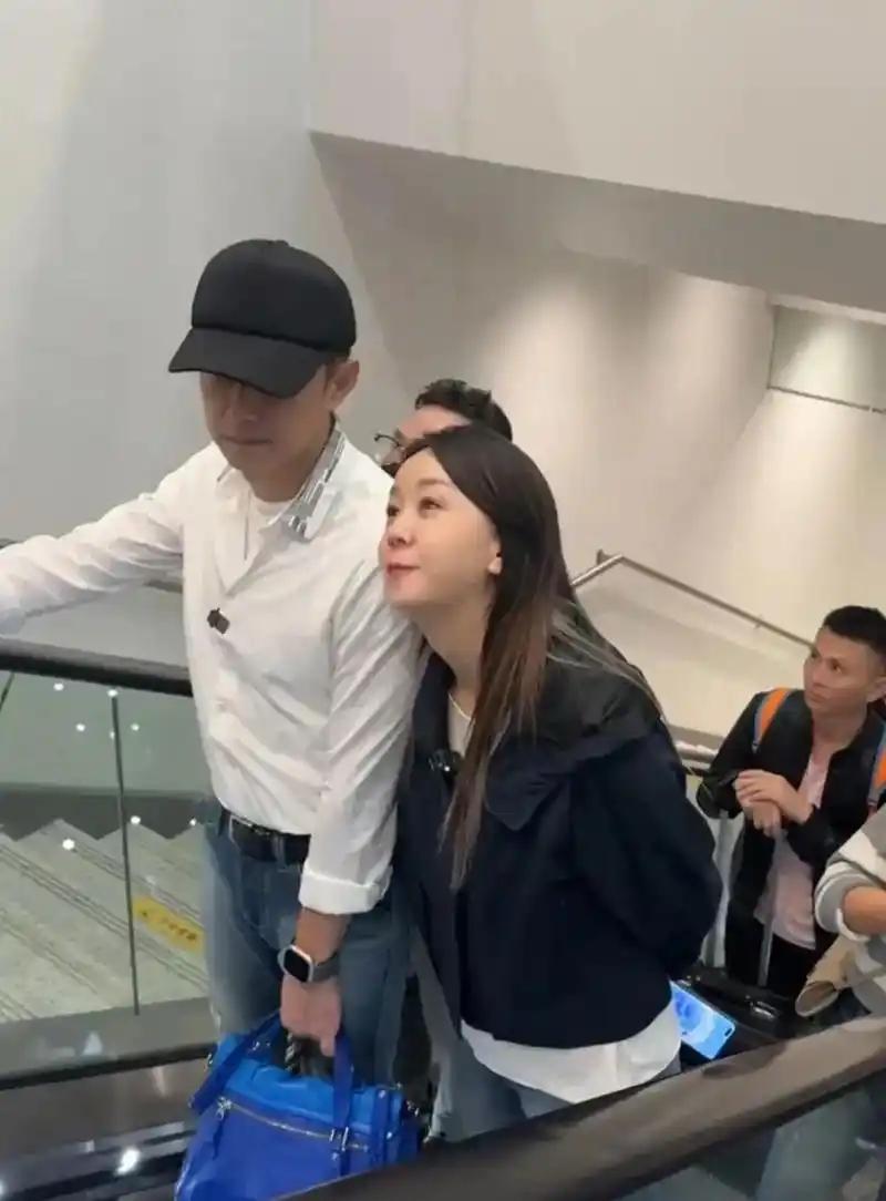 2011年，演员王一楠说，她第一次去高鑫家，一见到未来婆婆，当场惊呆了，嘴巴张得