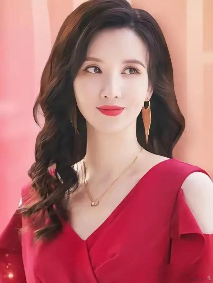 “赵丽颖太老，演不了少女！”制片人张萌砸2.5亿豪赌17岁新人，结果开播零广告，