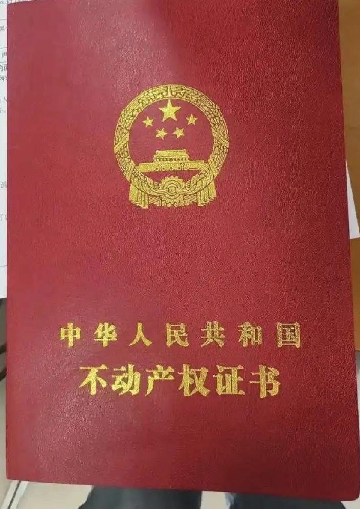 母女过户房产差点踩坑！幸好多问一嘴，省下未来几十万税前两天在房管局瞅见一对母